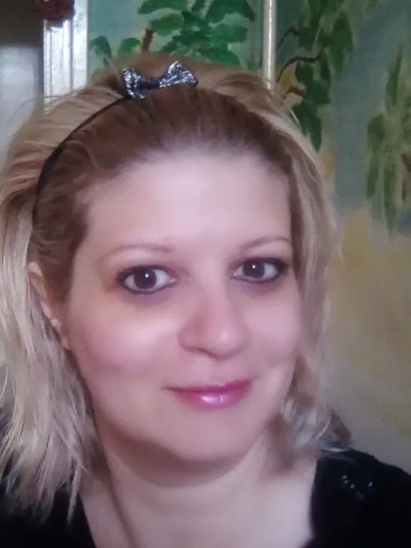 Dobos Hajnalka profilképe