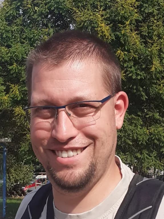 Földesi Tamás profilképe